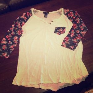 Rue 21 baseball tee size medium